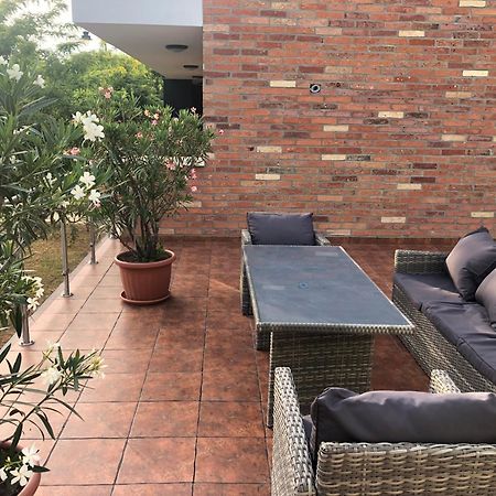 Castellum Apartmanhaz Гюла Екстериор снимка