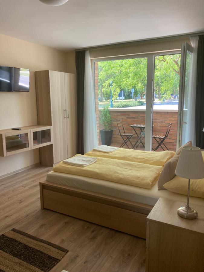 Castellum Apartmanhaz Гюла Екстериор снимка