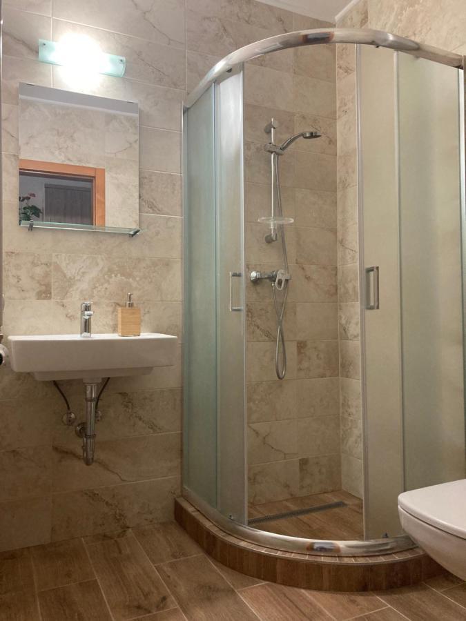 Castellum Apartmanhaz Гюла Екстериор снимка