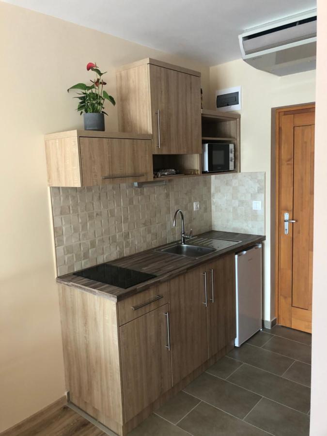 Castellum Apartmanhaz Гюла Екстериор снимка