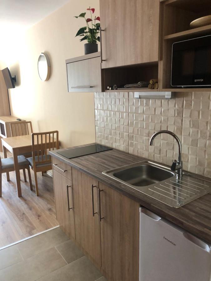 Castellum Apartmanhaz Гюла Екстериор снимка