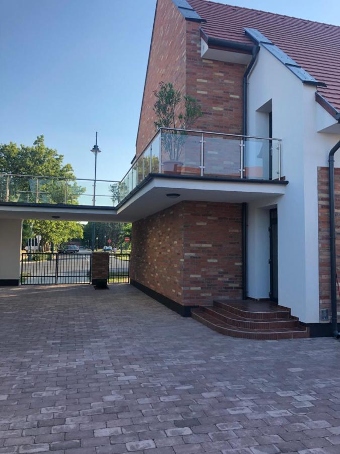 Castellum Apartmanhaz Гюла Екстериор снимка