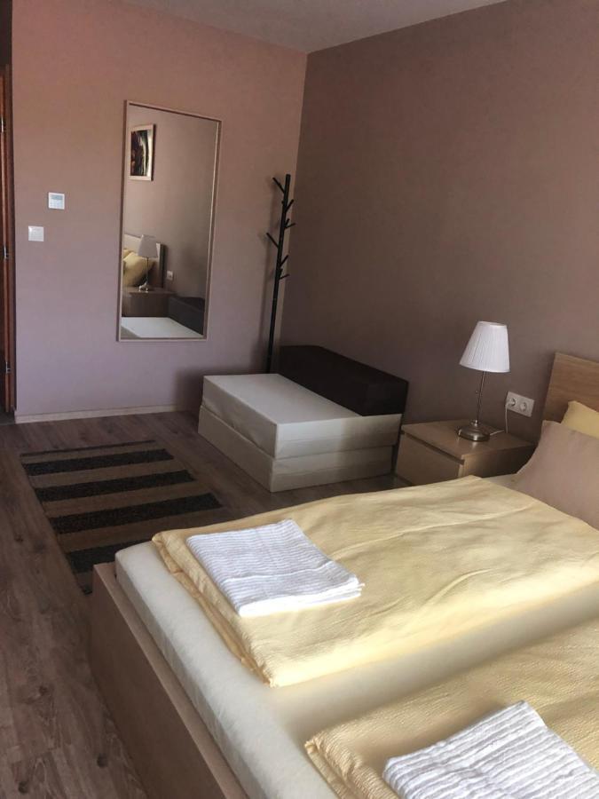 Castellum Apartmanhaz Гюла Екстериор снимка