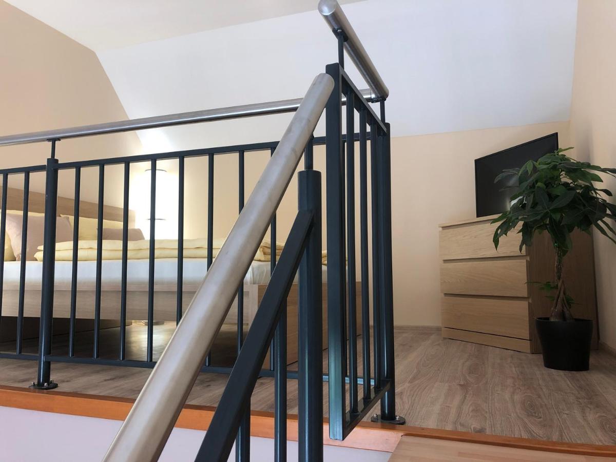 Castellum Apartmanhaz Гюла Екстериор снимка