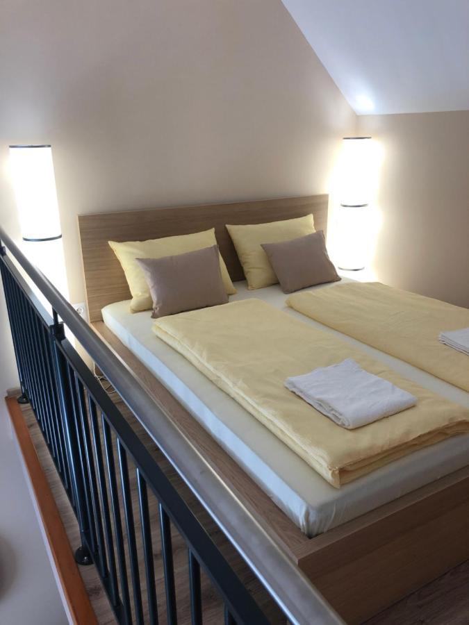 Castellum Apartmanhaz Гюла Екстериор снимка