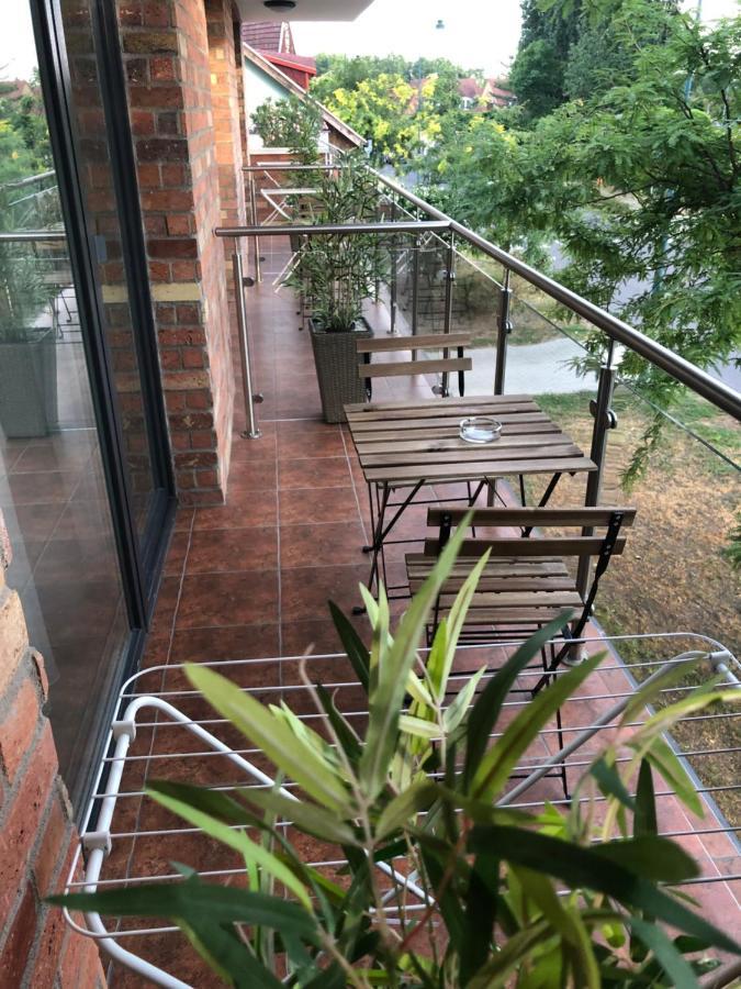 Castellum Apartmanhaz Гюла Екстериор снимка