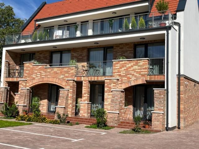 Castellum Apartmanhaz Гюла Екстериор снимка