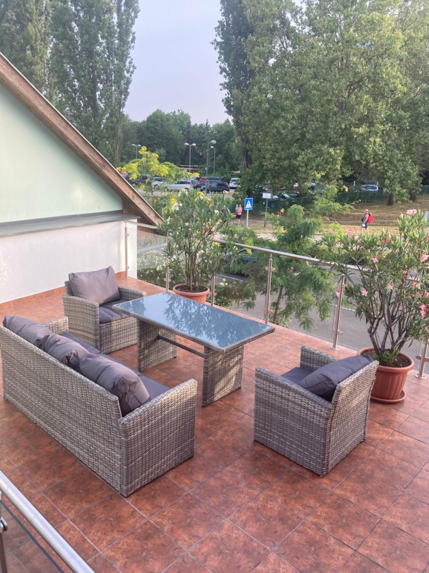 Castellum Apartmanhaz Гюла Екстериор снимка